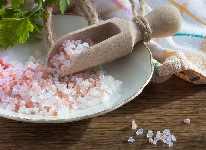 Health Tips: Which salt is better for weight loss? White salt or pink salt, know here Health Tips : वजन घटाने के लिए कौन सा नमक बेहतर है ? सफेद नमक या पिंक नमक, जानिए यहां