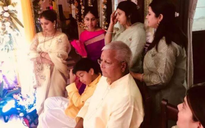 बेटे की शादी में शामिल होने के लिए लालू यादव को पांच दिनों की पैरोल मिली थी.