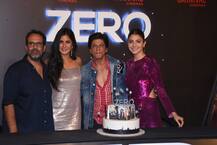 Photos: \'जीरो\' ट्रेलर लॉन्चिंग  पर मना SRK का बर्थडे, कैटरीना-अनुष्का संग काटा बेहद खास केक