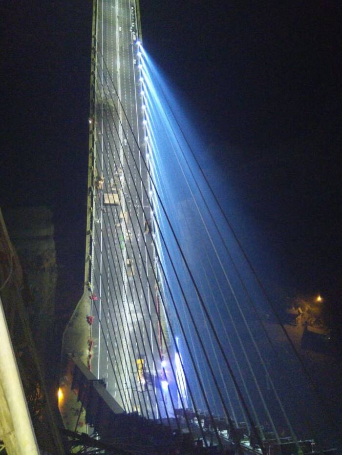 इस पुल के बनने से पूर्वोत्तर दिल्ली और नॉर्थ दिल्ली के बीच की दूरी भी कम हो जाएगी. इस पुल के निर्माण की घोषणा साल 2004 में कर दी गई थी. लेकिन, इसे दिल्ली सरकार की कैबिनट ने साल 2007 मंजूरी दी. फिर साल 2011 से इस पुल को बनाने के लिए कई बार डेड लाइन मिली मगर इसे बनाने में करीब आठ साल का वक्त लग गया. बताया जा रहा है कि इस पुल की लागत 1,131 करोड़ आई है. तस्वीर: ट्विटर