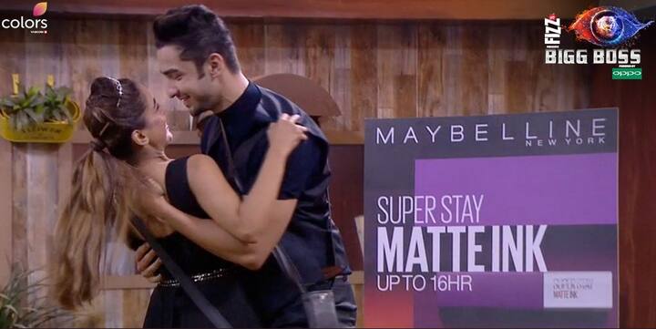 मगर सृष्टि इस बात को मानने के लिए तैयार ही नहीं हुईं और अपने गुस्से का गुबार वह जसलीन पर फोड़ती नजर आईं. जिसे देखने के बाद जसलीन काफी सरप्राइज्ड नजर आईं. उनके मुताबिक सृष्टि इस मुद्दे को लेकर ओवर रिएक्ट कर रही हैं. मगर सृष्टि के सिर पर जैसे गुस्सा सवार था. वह एक बात के साथ जसलीन से लड़ाई करती नजर आईं.