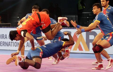 Pro Kabaddi League 2018: यूपी योद्धा को बेंगलुरू बुल्स के हाथों घर में मिली दूसरी हार Pro Kabaddi League 2018: यूपी योद्धा को बेंगलुरू बुल्स के हाथों घर में मिली दूसरी हार