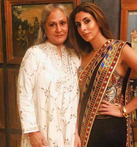 श्वेता बच्चन अपनी मां जया बच्चन के साथ शाहरुख की पार्टी में शामिल हुईं. (तस्वीर: इंस्टाग्राम)