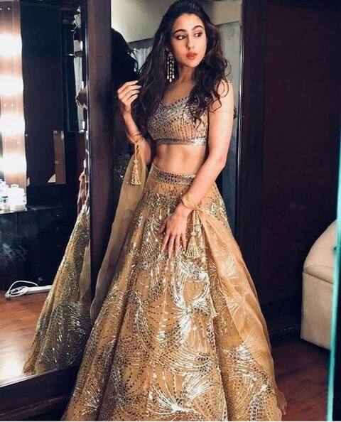 शाहरुख खान के दीवाली बैश में शामिल होने पहुंची सारा अली खान ट्रेडिशनल लुक में नज़र आईं. (तस्वीर: इंस्टाग्राम) 