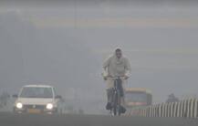 दीवाली से पहले दिल्ली में सांस लेना मुहाल, काले धुएं से अब तक घिरी है राजधानी, प्रदूषण का स्तर 700 के पार