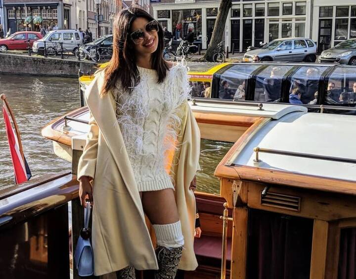 इस पर जोनस की मां डेनिस ने लाल रंग के हार्ट इमोजी के साथ टिप्पणी की, 