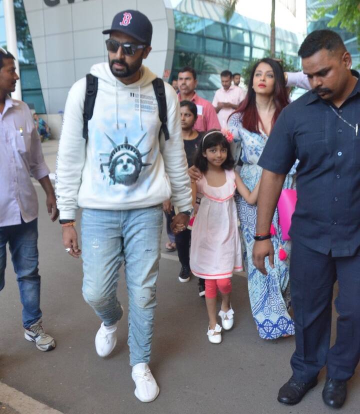 ऐश्वर्या और अभिषेक दोनों ही इस दौरान बेटी आराध्या का हाथ थामे दिखाई दे रहे थे. (तस्वीर: मानव मंगलानी) 