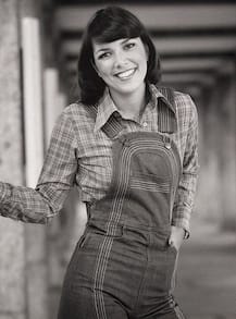 बेहद खूबसूरत है केंडल और काइली जेनर की मां, देखें तस्वीरें