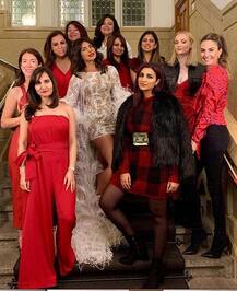 अपनी बैचलर पार्टी में बेहद हॉट लग रही है प्रियंका चोपड़ा, देखें तस्वीरें