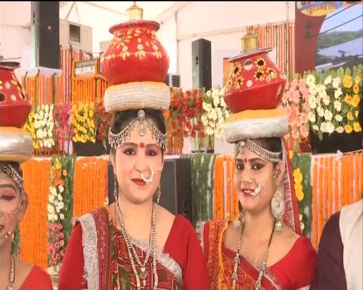 पांचवां कार्यक्रम: शाम 6.15 बजे से शाम 6.45 बजे तक होगी सरयू आरती होगी. इसमें सीएम योगी के साथ सभी विशेष अतिथि शामिल होंगे.