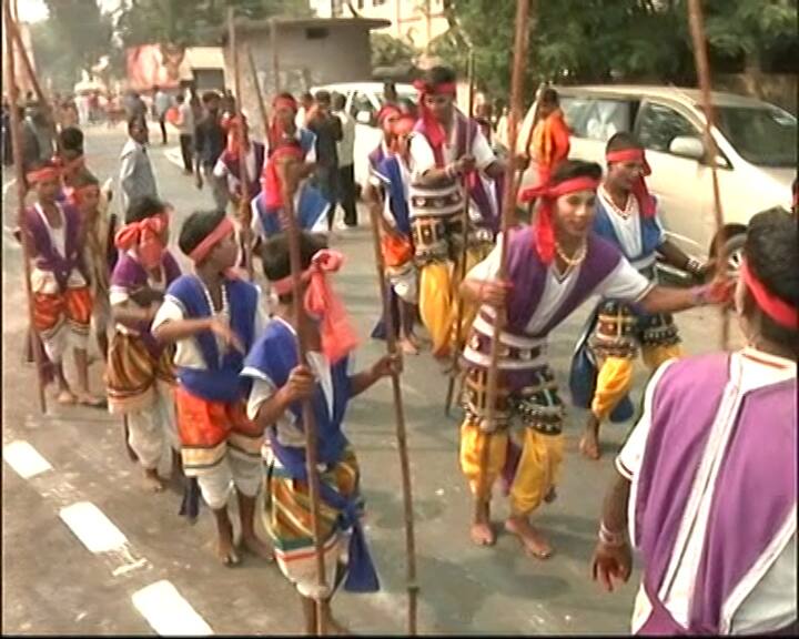 यूं तो पिछली बार भी अयोध्या में भव्य आयोजन किया गया था और करीब पौने दो लाख दिये जलाए गए थे. इस साल तीन लाख दिये जलाए जाएंगे और दीपोत्सव मनाया जाएगा. अयोध्या में इस आयोजन के लिए भव्य और विस्तृत तैयारियां की गई हैं.