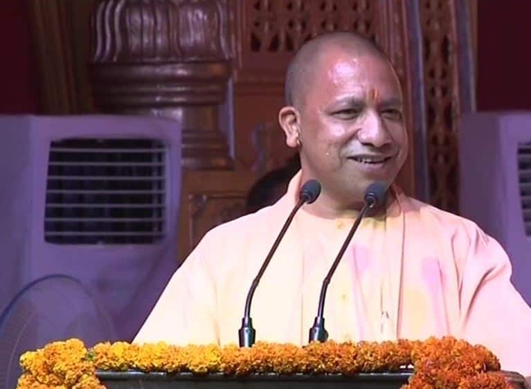 लखनऊ: योगी सरकार ने शुरू की 'कटिया हटाओ कनेक्शन पाओ' योजना Lucknow: Yogi Adityanath govt launches Katiya Hatho Connection Pao scheme for poors लखनऊ: योगी सरकार ने शुरू की 'कटिया हटाओ कनेक्शन पाओ' योजना