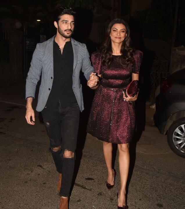 दीवाली पार्टी में दोनों जब आए तो काफी खुश दिखे. सुष्मिता सेन ने रोहमन का हाथ पकड़ा हुआ था और वो अपनी खुशी छुपा नहीं पा रही थीं. (तस्वीर: मानव मंगलानी)