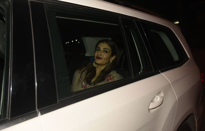 प्रदीप गुहा के बुलावे पर रवीना टंडन भी इस पार्टी में पहुंची थीं. (तस्वीर: मानव मंगलानी) 