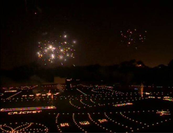 दीपावली पर प्रयागराज में यह ऐसा अनूठा आयोजन होता है, जिसे देखने के लिए दूर-दूर से लोग मदन मोहन मालवीय स्टेडियम में पहुंचते हैं. 