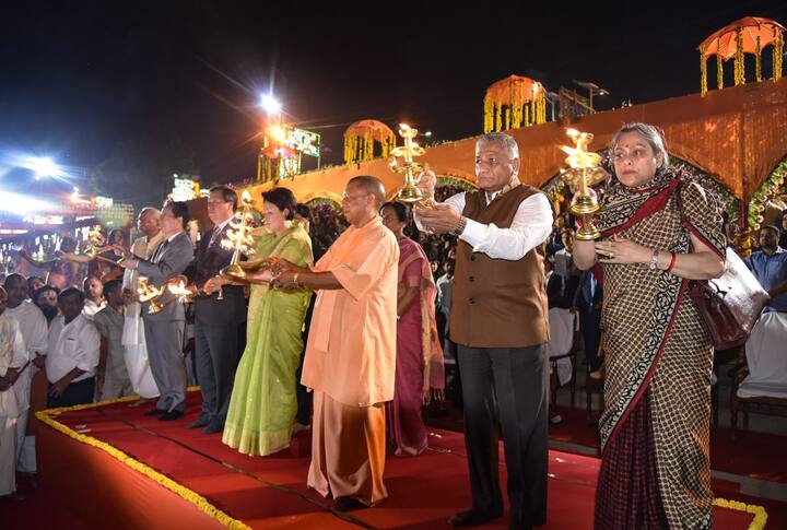 योगी आदित्यनाथ ने एलना किया कि अब से फैज़ाबाद ज़िले को अयोध्या के नाम से जाना जाएगा. (तस्वीर: पीटीआई)