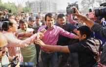 तलाक पर अड़े हरिद्वार में डटे तेज प्रताप ने कहा- \'एश्वर्या की लड़ाई से मैं सहम जाता था\'