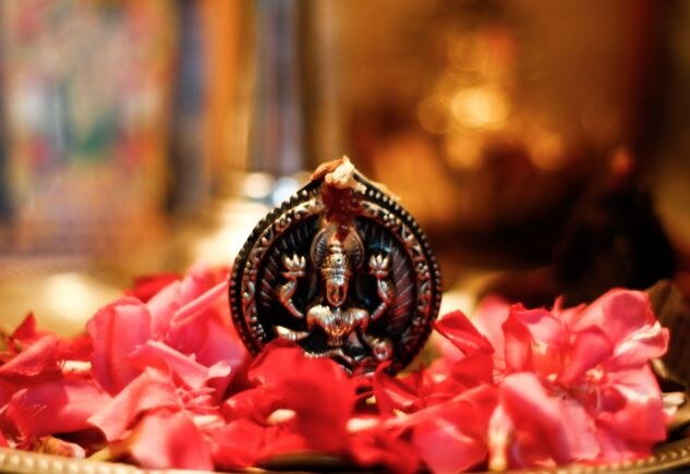 ऐसे घरों में नहीं होता है मां लक्ष्मी का वास, कहीं इसमें आपका घर भी तो नहीं, जरूर पढ़ें नहीं तो बनी रहेगी धन का कमी Goddess Lakshmi is not stay in such homes if you do not have your home in it must read it otherwise there will be lack of money ऐसे घरों में नहीं होता है मां लक्ष्मी का वास, कहीं इसमें आपका घर भी तो नहीं, जरूर पढ़ें नहीं तो बनी रहेगी धन का कमी