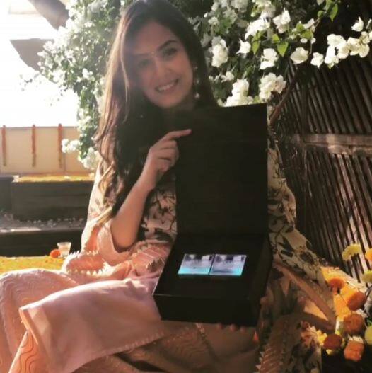 उन्होंने ये वीडियो पोस्ट करते हुए लिखा ग्लोईंग स्किन के लिए ओले. फोटोः इंस्टाग्राम