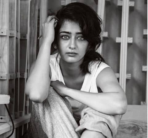 Actress Akshara Haasan's private photos leak, Mumbai Police filed complaint in cyber cell कमल हासन की बेटी अक्षरा की प्राइवेट तस्वीरें हुई लीक, अभिनेत्री बोली- किसी जवान लड़की की निजी तस्वीरें क्यों देखना?