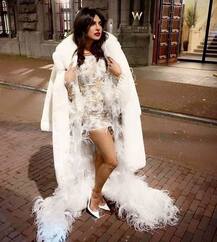 गर्ल्स गैंग के साथ पजामा पार्टी करते दिखीं प्रियंका, देखें तस्वीरें