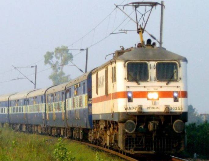 छठ के मौके पर रांची से पटना तक चलेगी स्पेशल ट्रेन, जानिए किस दिन कर सकते हैं सफर South Eastern Railway will run a special train from Ranchi to Patna on Chhatt Puja छठ के मौके पर रांची से पटना तक चलेगी स्पेशल ट्रेन, जानिए किस दिन कर सकते हैं सफर