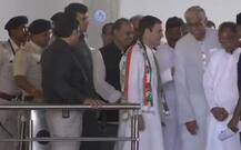 छत्तीसगढ़: दिखेगा सियासत का सुपर शो, रायपुर पहुंचे राहुल गांधी, पीएम मोदी जगदलपुर में करेंगे रैली