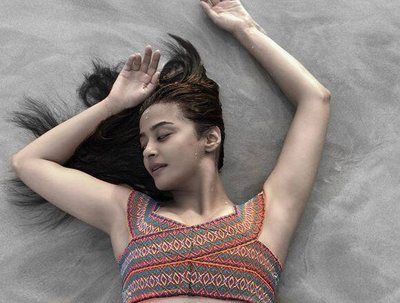 सुरवीन ने कहा, मेरे अंदर नया जीवन पल रहा है. फोटोः इंस्टाग्राम