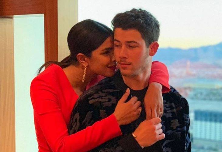 Priyanka Chopra and Nick Jonas Obtained their Marriage License पति-पत्नी के रूप में मान्यता चाहते हैं प्रियंका-निक, कोर्ट में मैरिज लाइसेंस के लिए दी अर्जी