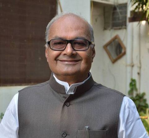मध्य प्रदेश: जमानत की रकम भरने 10,000 के सिक्के लेकर पहुंचा उम्मीदवार, वित्त मंत्री के खिलाफ लड़ेंगे चुनाव मध्य प्रदेश: जमानत की रकम भरने 10,000 के सिक्के लेकर पहुंचा उम्मीदवार, वित्त मंत्री के खिलाफ लड़ेंगे चुनाव