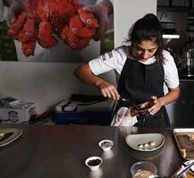 शेफ बनने के जुनून ने बना दिया मशहूर, अब जिंदगी का आखिरी साल जी रही है ऐसे