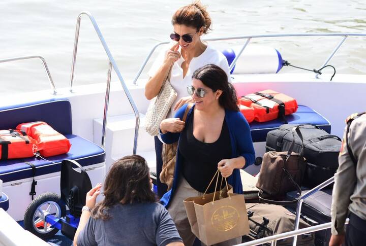 इस दौरान बोट पर ज़ोया अख्तर और तानया गोदरेज भी नज़र आईं. (तस्वीर: मानव मंगलानी)