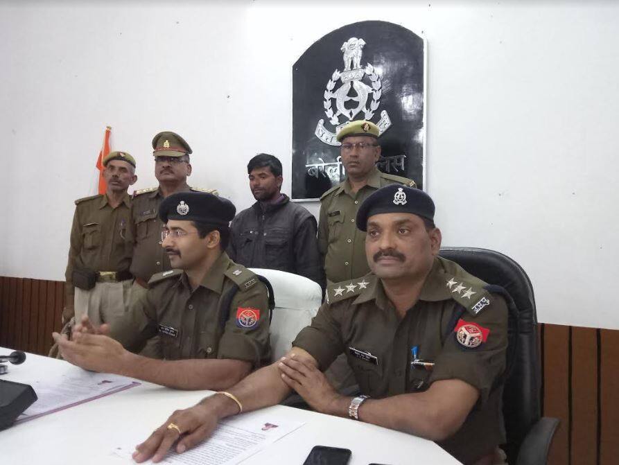 रेप में नाकाम होने पर दारोगा के बेटे ने तीन महिलाओं पर किया तेजाबी हमला three women injured in an acid attack in Bareilly रेप में नाकाम होने पर दारोगा के बेटे ने तीन महिलाओं पर किया तेजाबी हमला