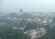 दिल्ली में प्रदूषण खतरनाक स्तर पर, स्मोग के कारण सांस लेना भी मुश्किल