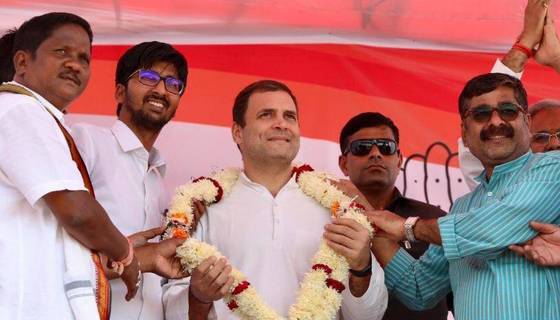 मंदिर, गुरुद्वारे में राहुल ने किया सजदा, बोले- पनामा केस में शरीफ जेल गए, CM के बेटे के खिलाफ जांच भी नहीं Chhattisgarh Assembly Election 2018: Rahul Gandhi Attacks PM Modi or Raman Singh over Panama papers मंदिर, गुरुद्वारे में राहुल ने किया सजदा, बोले- पनामा केस में शरीफ जेल गए, CM के बेटे के खिलाफ जांच भी नहीं