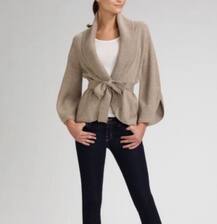 आ रहीं हैं सर्दियां, वार्डरोब में इन ट्रेडी कपड़ों को करें शामिल