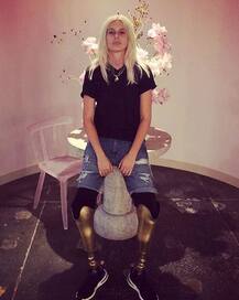 OMG! टैंपोन के इस्तेमाल से इस मॉडल को खोने पड़े अपने पैर