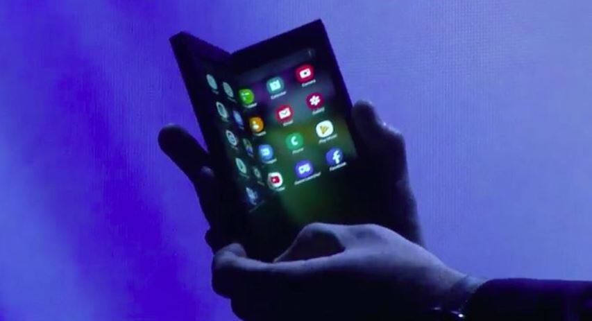 Samsung will soon launch Foldable smartphone in market Samsung जल्द मार्केट में उतारेगा फोल्डेबल स्मार्टफोन, जानिए इसकी खूबियां