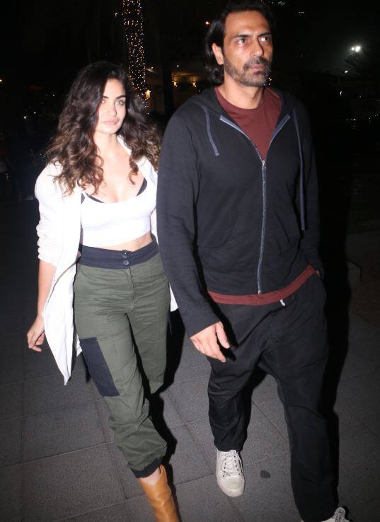 आपको बता दें कि अर्जुन रामपाल शादीशुदा हैं लेकिन इसी साल उन्होंने अपनी पत्नी मेहर जेसिया से अलग होने का फैसला कर लिया है. (तस्वीर: मानव मंगलानी)