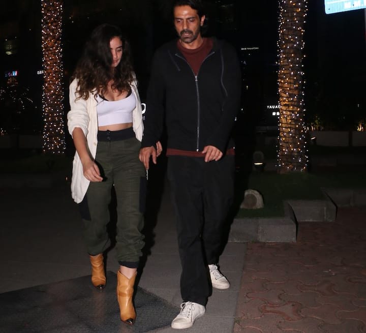 हाल ही में उनकी फिल्म ‘पलटन’ बड़े पर्दे पर रिलीज़ हुई. हालांकि फिल्म को दर्शकों का कुछ खास रिस्पॉन्स नहीं मिला.