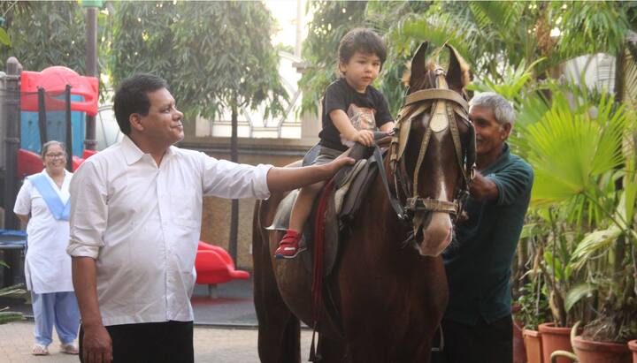 बता दें कि तैमूर बॉलीवुड के उन स्टार किड्स में से हैं जो हमेशा लाइमलाइट में बने रहते हैं. (तस्वीर: मानव मंगलानी)