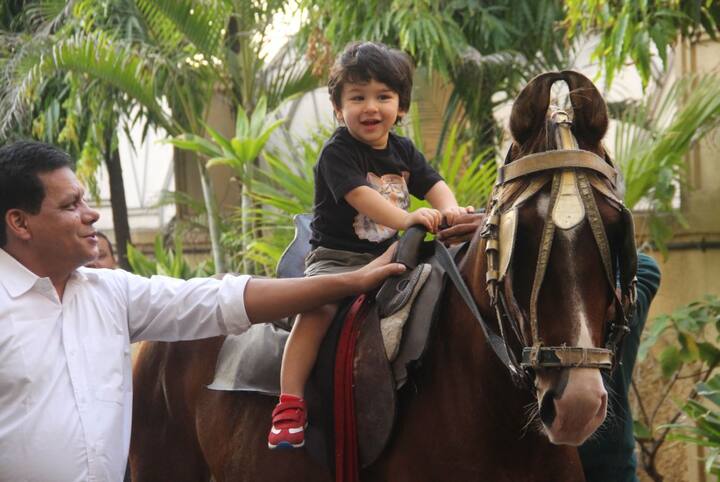 आज वो घुड़सवारी के दौरान बेहद खुश नज़र आए और अपनी पहली घुड़सवारी का पूरा मज़ा लेते दिखे. (तस्वीर: मानव मंगलानी)