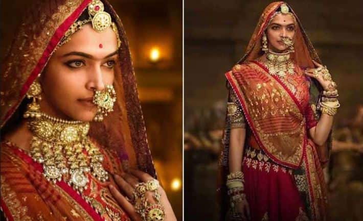 दीपिका पादुकोण इस राजपूती अंदाज में भी उतनी ही खूबसूरत लग रही हैं जितनी कि बाकी के लुक्स में लग रही थीं. ये तस्वीर उनकी हालिया रिलीज फिल्म 'पद्मावत' की है. इस तस्वीर में आप देख सकते हैं कि सिर्फ पहनावे से ही नहीं बल्कि आंखों में भी राजपूती आन-बान-शान को लिए नजर आ रही हैं.