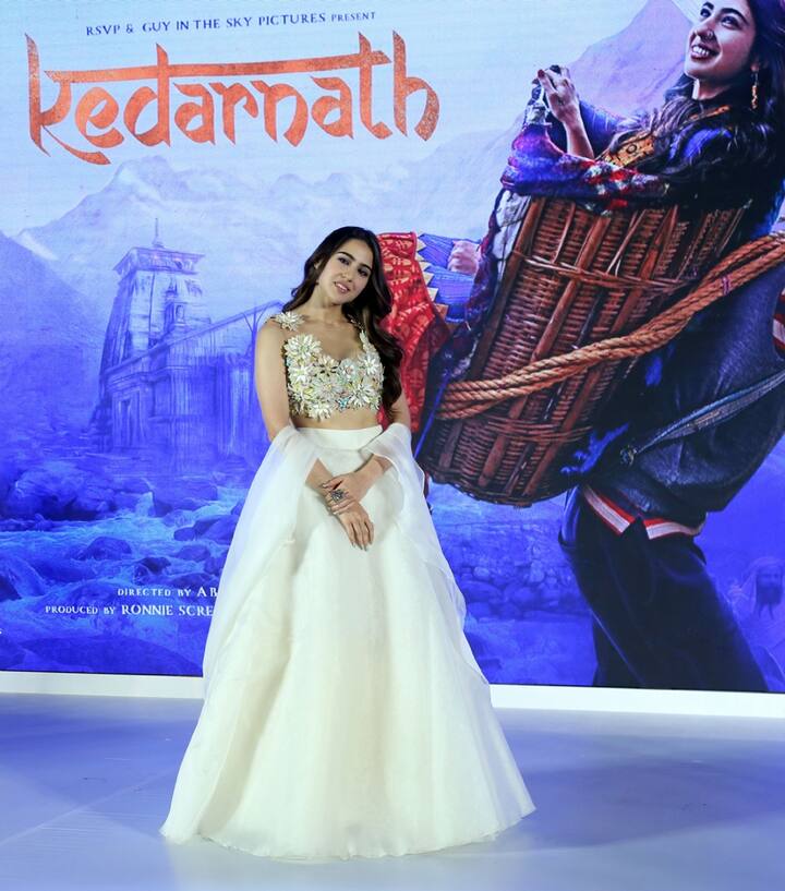 फिल्म की टैगलाइन है 'लव इज पिलग्रिमऐज' (प्रेम एक तीर्थयात्रा है).