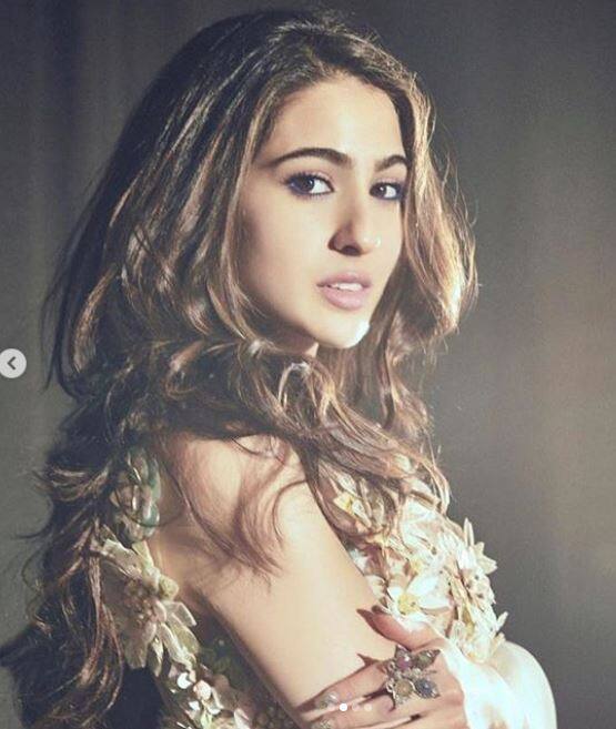 सारा ने सोशल मीडिया पर अपनी काफी सारी तस्वीरें फैंस के साथ साझा भी की हैं. (Photo: saraalikhan95)