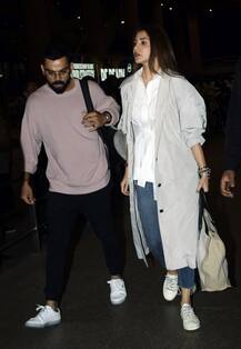 अनुष्का शर्मा के साथ ऐसे खोए विराट कोहली, एयरपोर्ट पर गलत लाइन में लगने से यूं बचाया अनुष्का ने