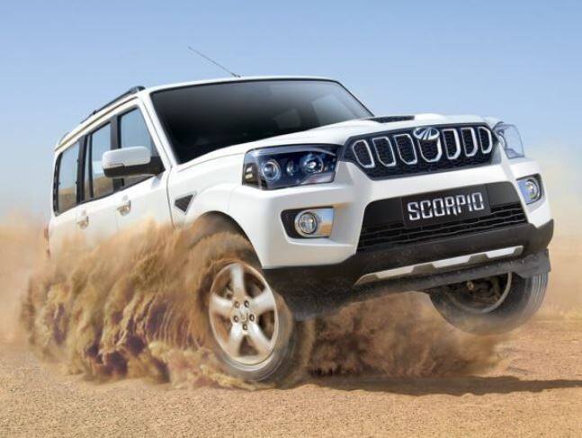 स्कॉर्पियो के S9 वर्जन में एलईडी लाइट, ओआरवीएम इंडीकेटर, फॉग लैम्प, हाइड्रोलिक बोनट दिए हुए हैं. तस्वीर: स्कॉर्पियो