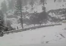 कश्मीर में ताजा बर्फबारी के बाद हिमस्खलन की चेतावनी जारी