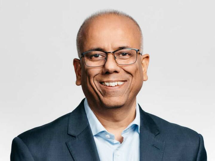 एपल ने भारत में कंट्री मैनेजर के पद पर आशीष चौधरी को नए हेड के रूप में नियुक्त कर लिया है. इससे पहले चौधरी नोकिया में कस्टमर ऑपरेशन्स ऑफिसर के पद पर थे. Nokia में आशीष 2003 से काम कर रहे थे. एपल में अपने नए सफर की शुरूआत वो जनवरी 2019 से करेंगे.