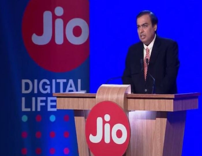 Reliance Jio Infocomm will once again make off-net domestic voice calls free from January 1 रिलायंस जियो का बड़ा धमाका, एक जनवरी से किसी भी नेटवर्क पर मुफ्त मिलेगी वॉयस कॉल की सुविधा